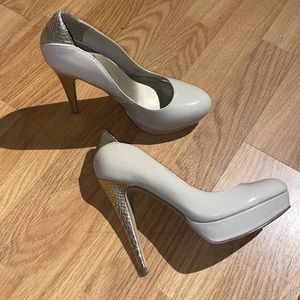 G by Guess cream heels snakeskin gold heel 8